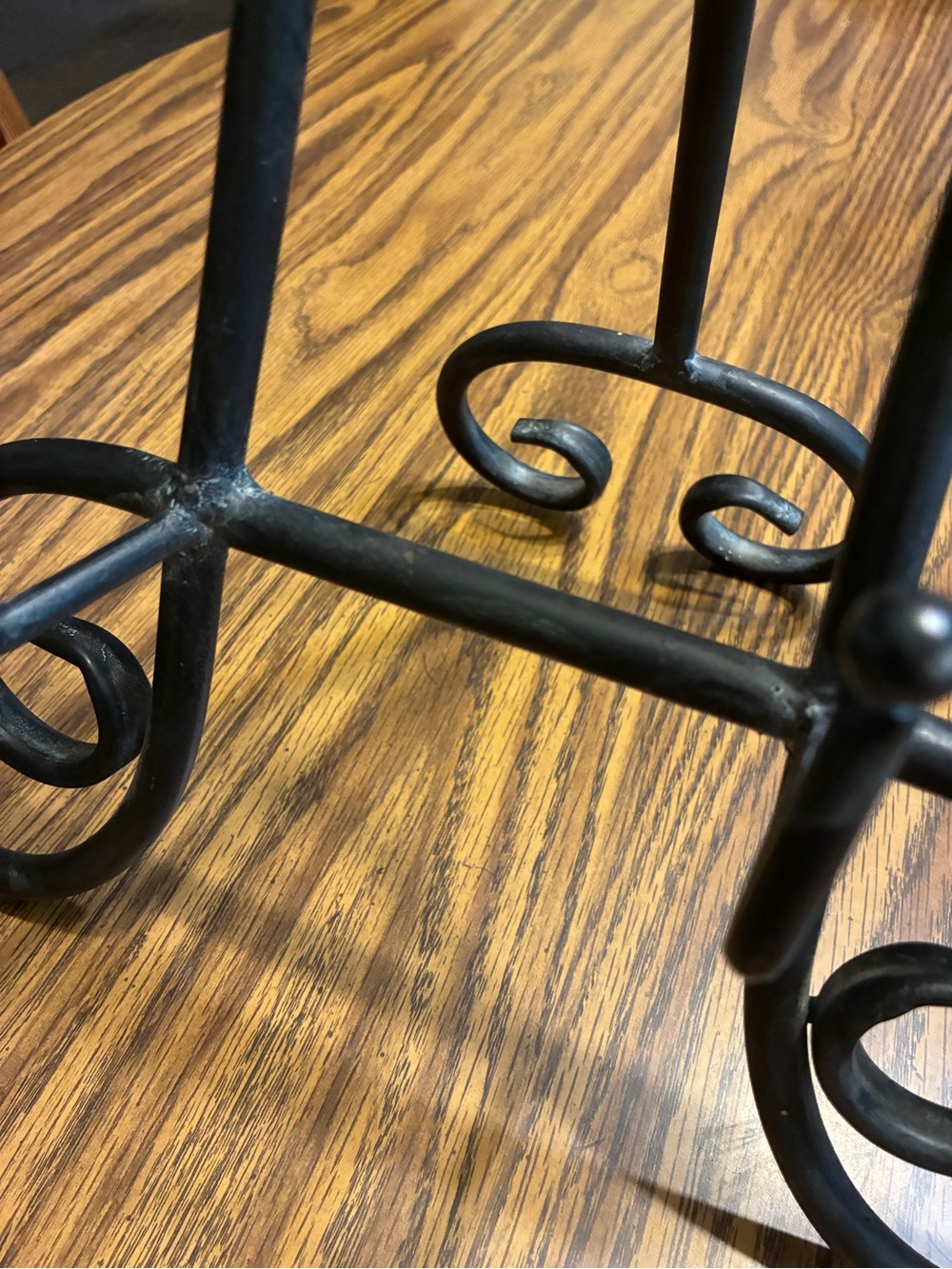 black metal table top easel features an intricate scroll work design - Picture 6 of 6